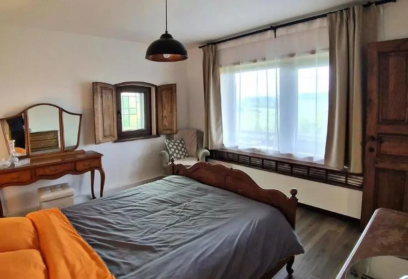 ベッドアンドブレックファースト Les Herbesfolles De Oizy