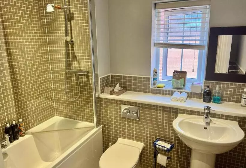 Aamiaismajoitus (B&B) Lovely Room In Southwater