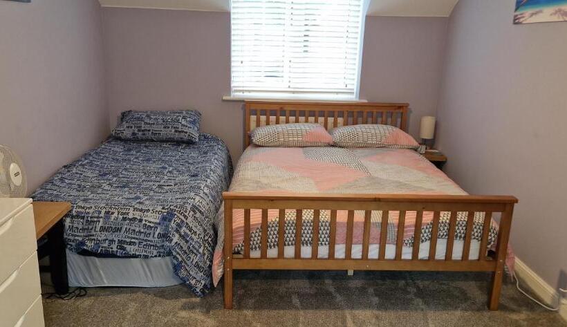 Bed and Breakfast Lovely Room In Southwater