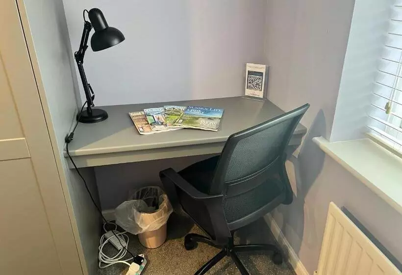 Aamiaismajoitus (B&B) Lovely Room In Southwater