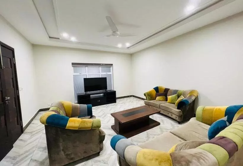 تختخواب و صبحانه Rehman Luxury Rooms And Apartments