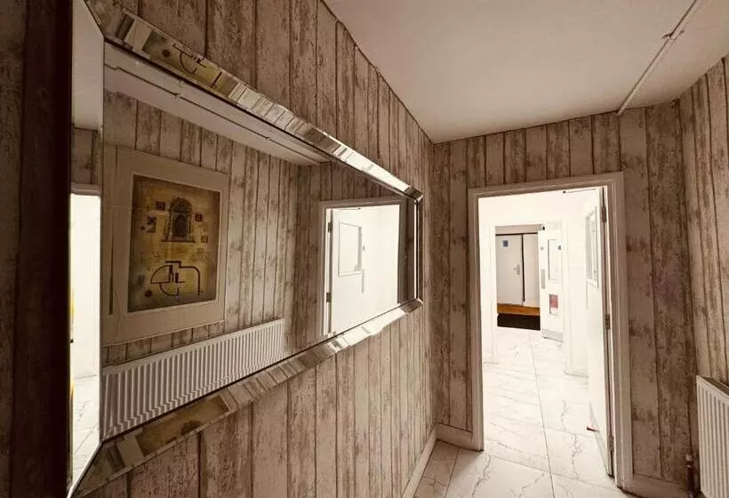 Aamiaismajoitus (B&B) Sterling House