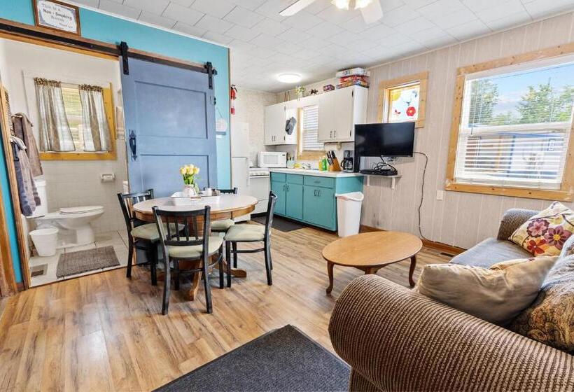 Diamond City Lakeside Resort