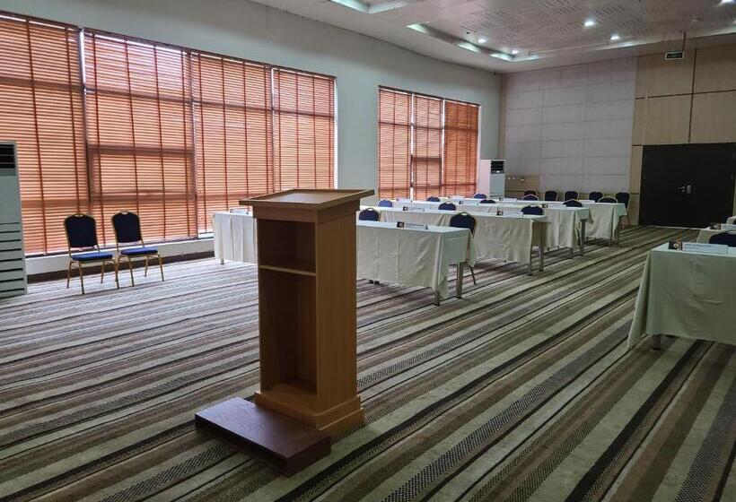 هتل Agulu Lake Resort And Conference Centre