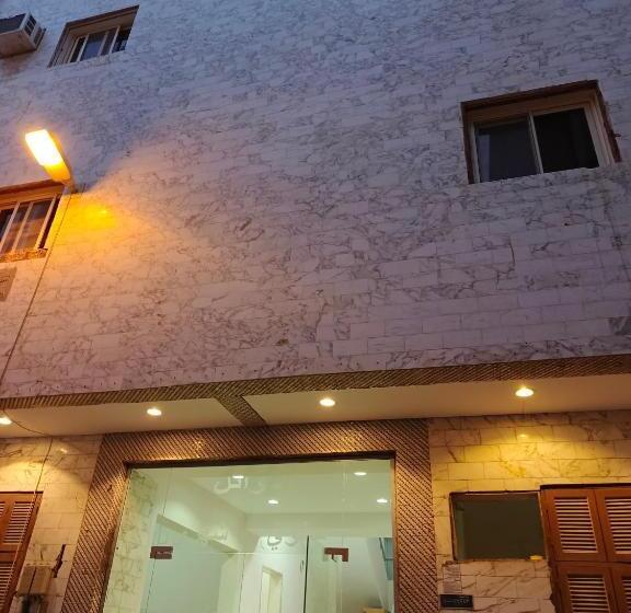 فندق على الطريق Al Awail