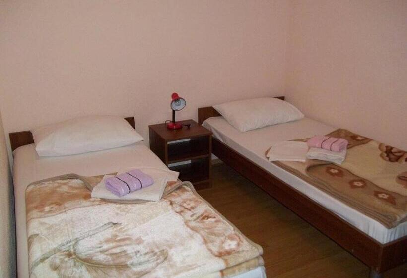 پانسیون D & J Pansion