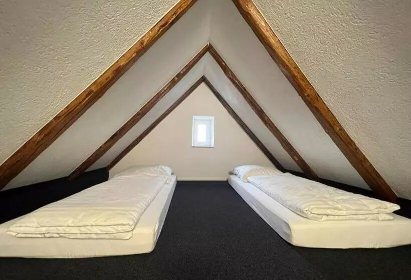 Majatalo Familienzimmer Mit Bettenlager