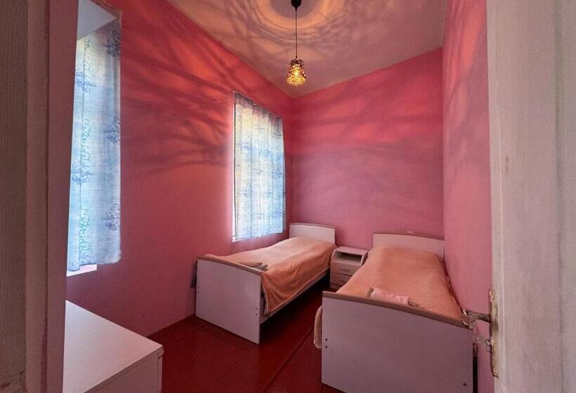 پانسیون Old Town