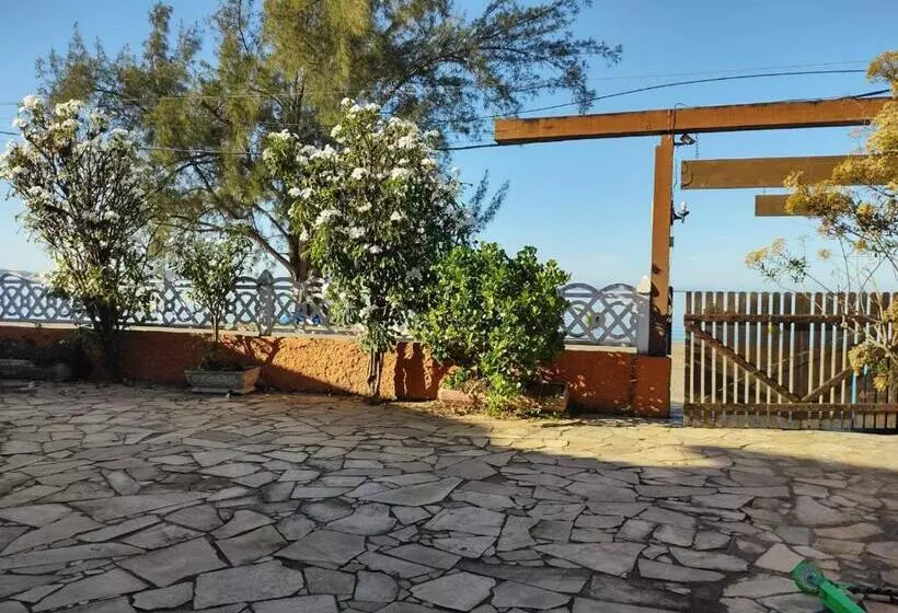 Retkeilymaja Pousada Praia Linda
