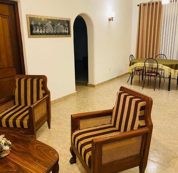 مبيت وإفطار Green Country Lodge