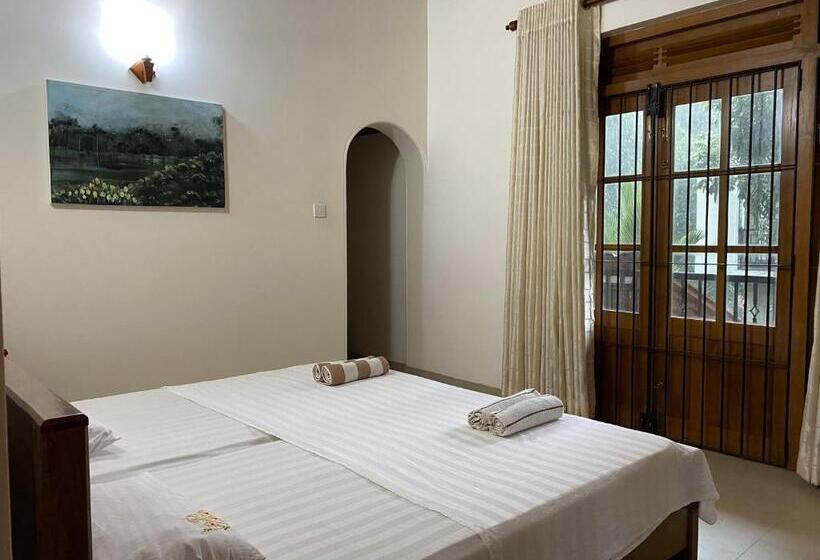 مبيت وإفطار Green Country Lodge