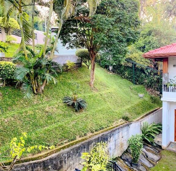 مبيت وإفطار Green Country Lodge