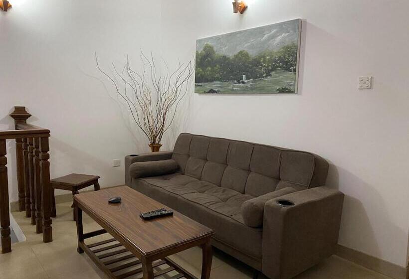 مبيت وإفطار Green Country Lodge