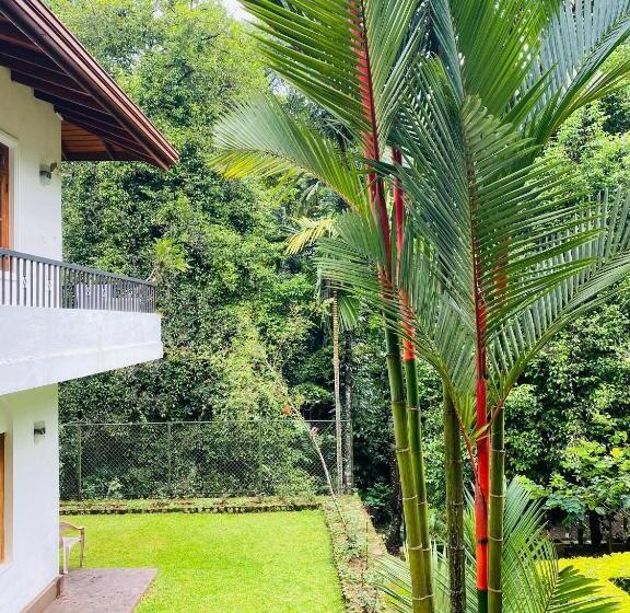 مبيت وإفطار Green Country Lodge