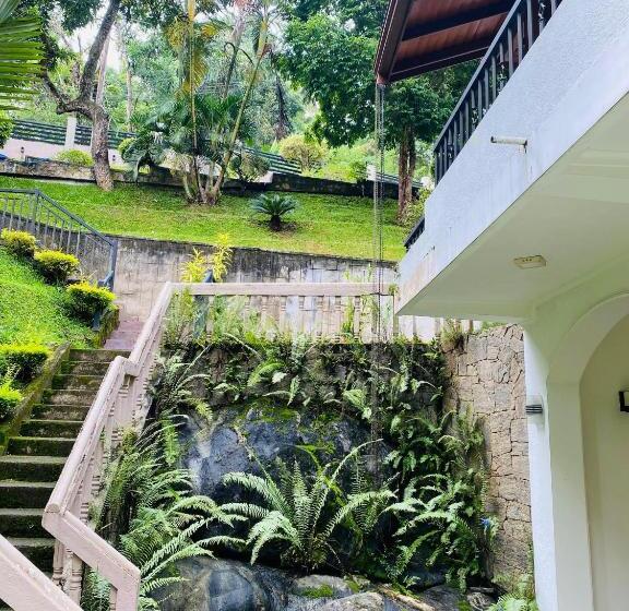 مبيت وإفطار Green Country Lodge