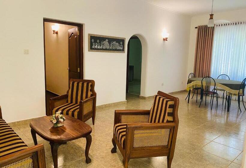 مبيت وإفطار Green Country Lodge