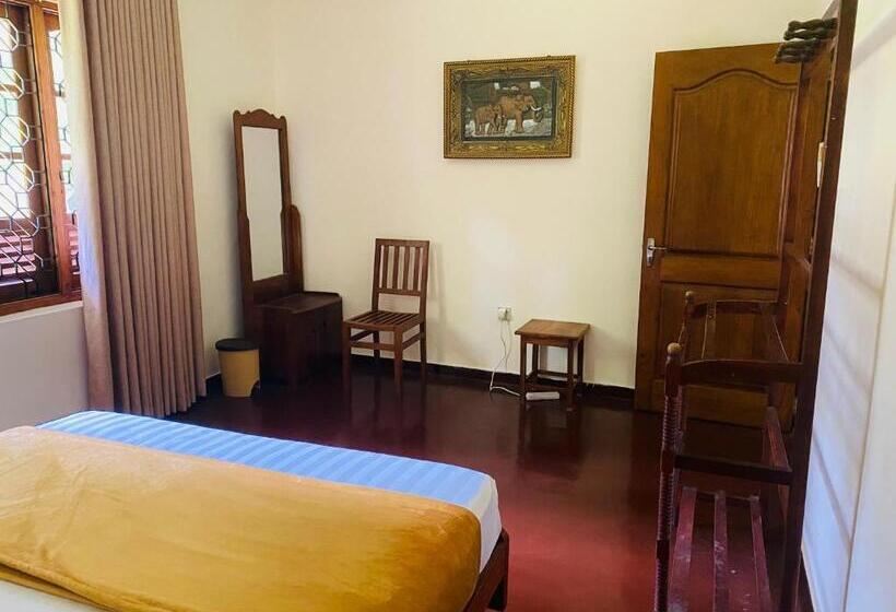 مبيت وإفطار Green Country Lodge