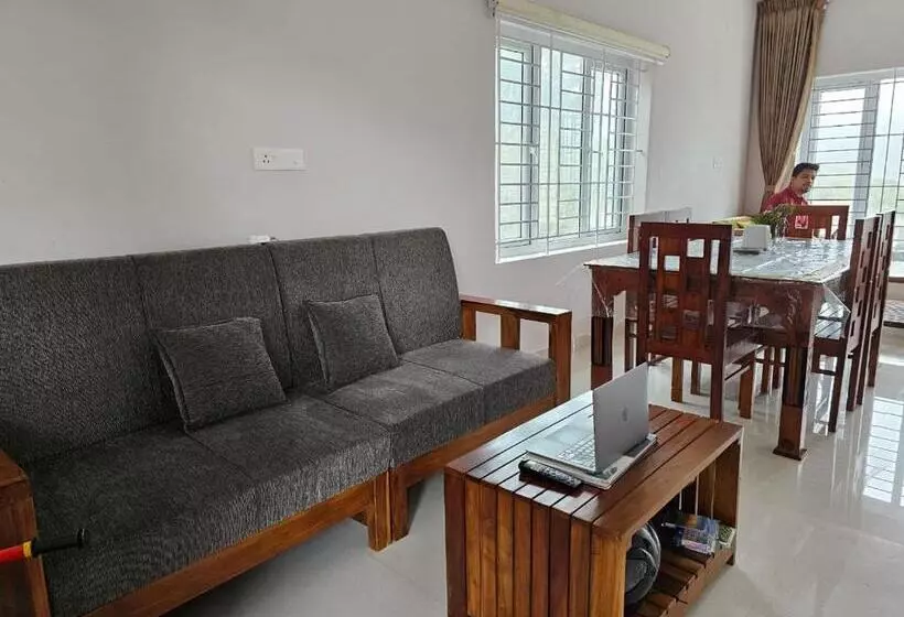 ベッドアンドブレックファースト Ooty Homestay