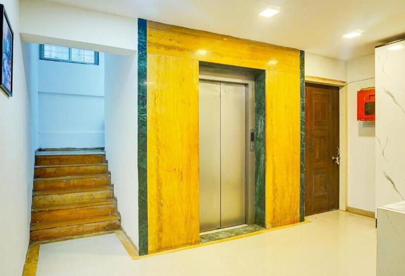 Hotel Super Collection O Vardhan Plaza