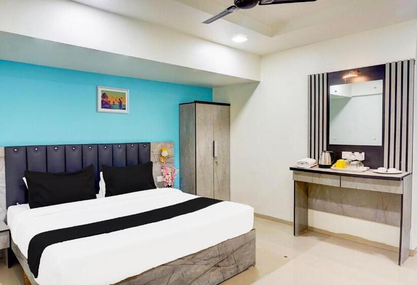 Hotel Super Collection O Vardhan Plaza