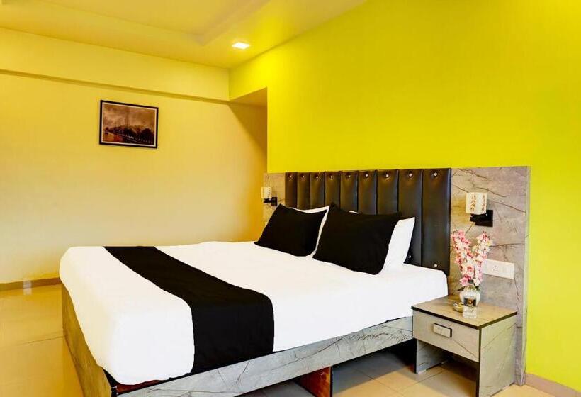 Hotel Super Collection O Vardhan Plaza
