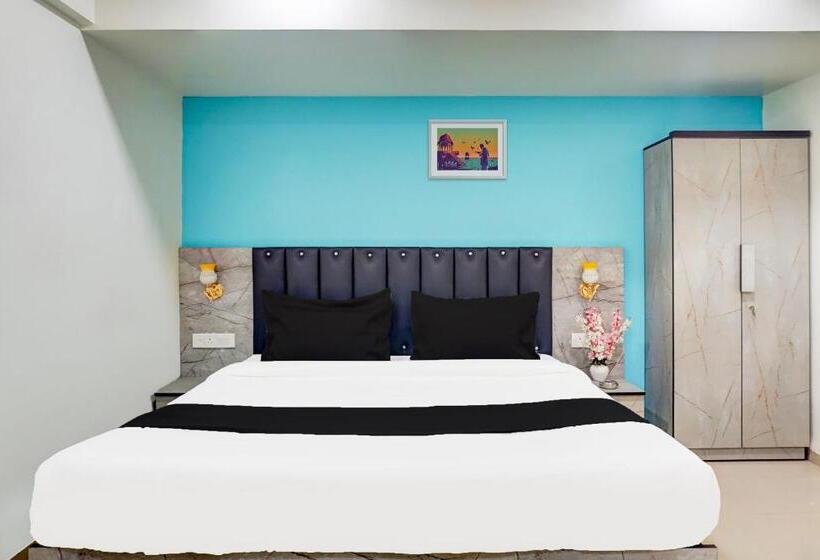 Hotel Super Collection O Vardhan Plaza