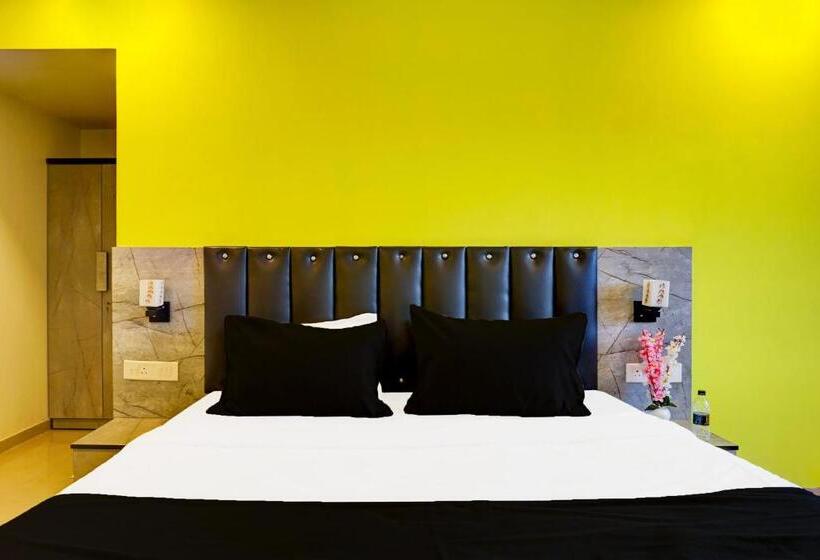 Hotel Super Collection O Vardhan Plaza