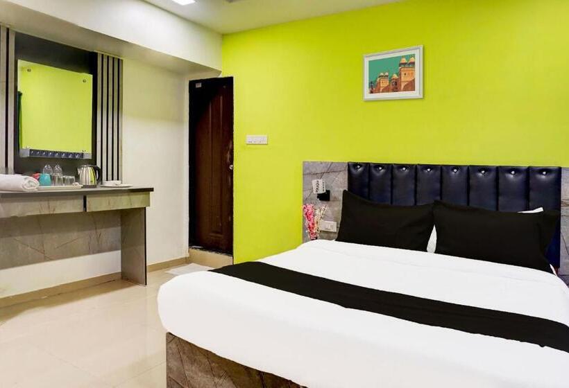 Hotel Super Collection O Vardhan Plaza