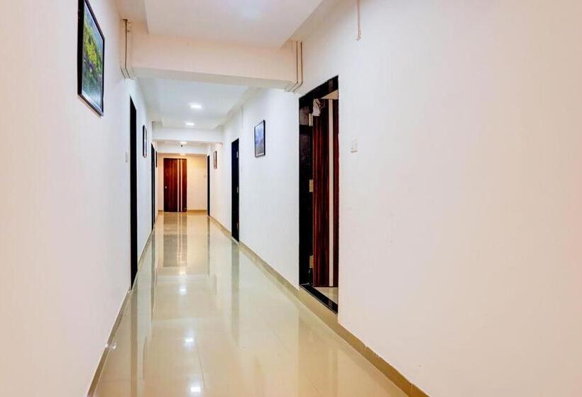Hotel Super Collection O Vardhan Plaza