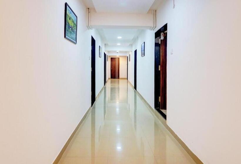 Hotel Super Collection O Vardhan Plaza
