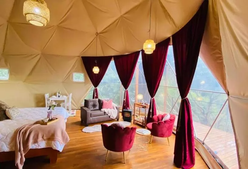 Hotelli Féliza Rainforest Domes
