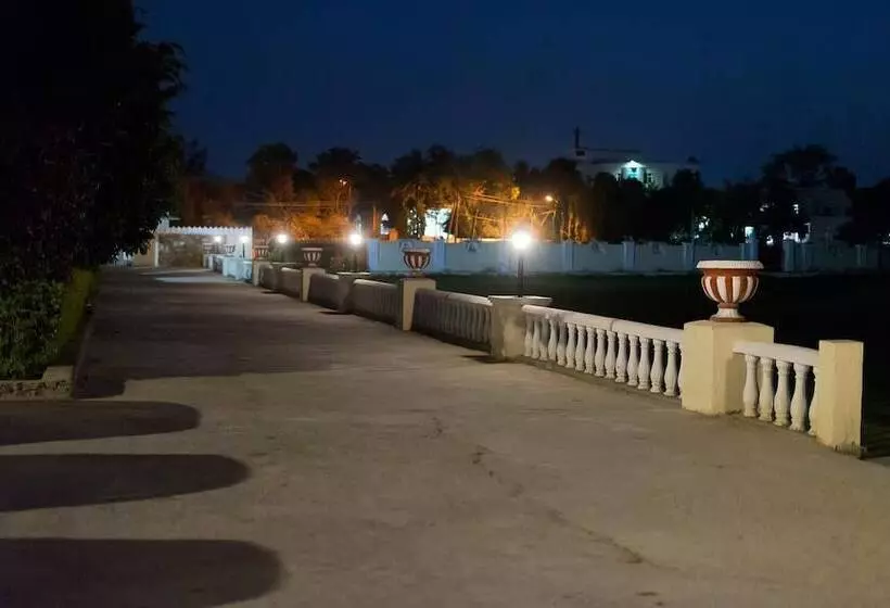هتل Bonjour Paradise Resort