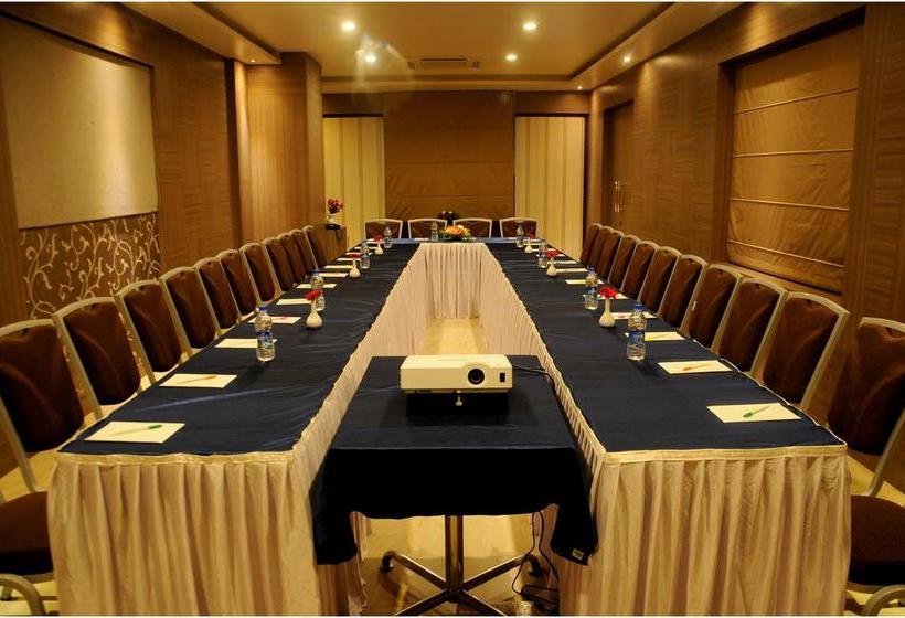 Jk Rooms 104 Hotel Madhav International