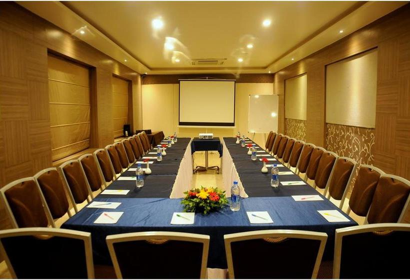 Jk Rooms 104 Hotel Madhav International