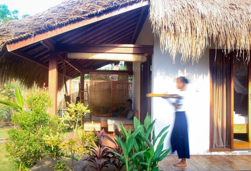 هتل Nanas Homestay Bungalow