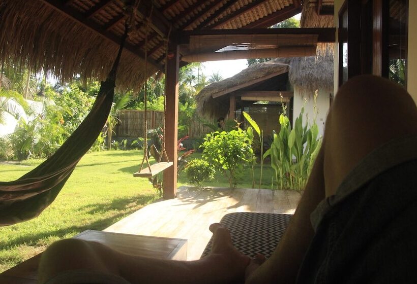 هتل Nanas Homestay Bungalow