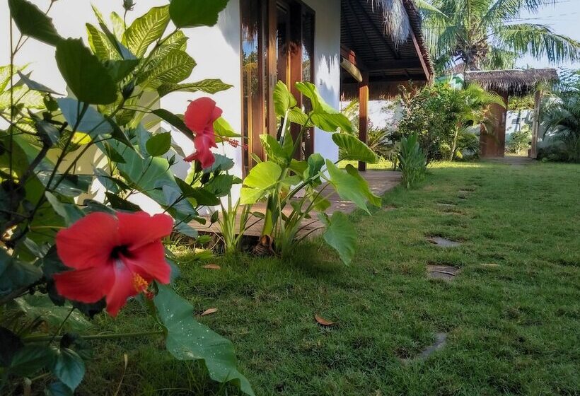 هتل Nanas Homestay Bungalow