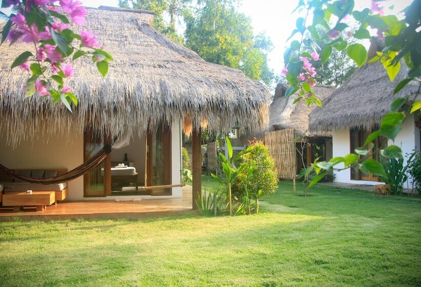 هتل Nanas Homestay Bungalow