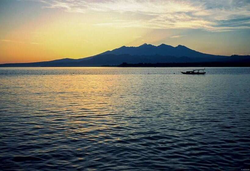 هتل Nanas Homestay Bungalow