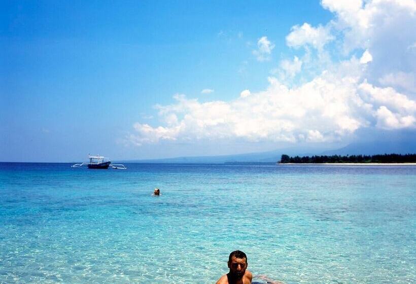 هتل Nanas Homestay Bungalow