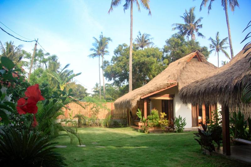 هتل Nanas Homestay Bungalow