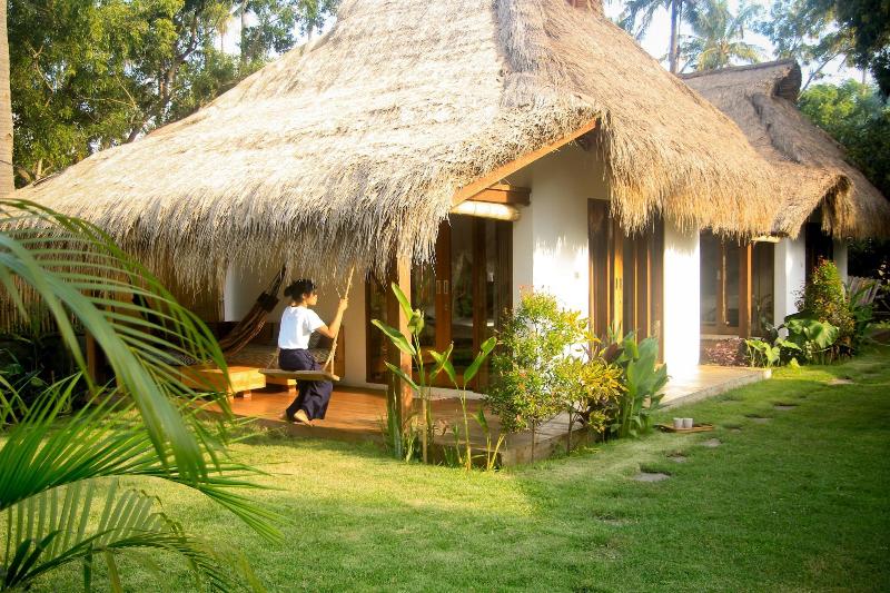 هتل Nanas Homestay Bungalow