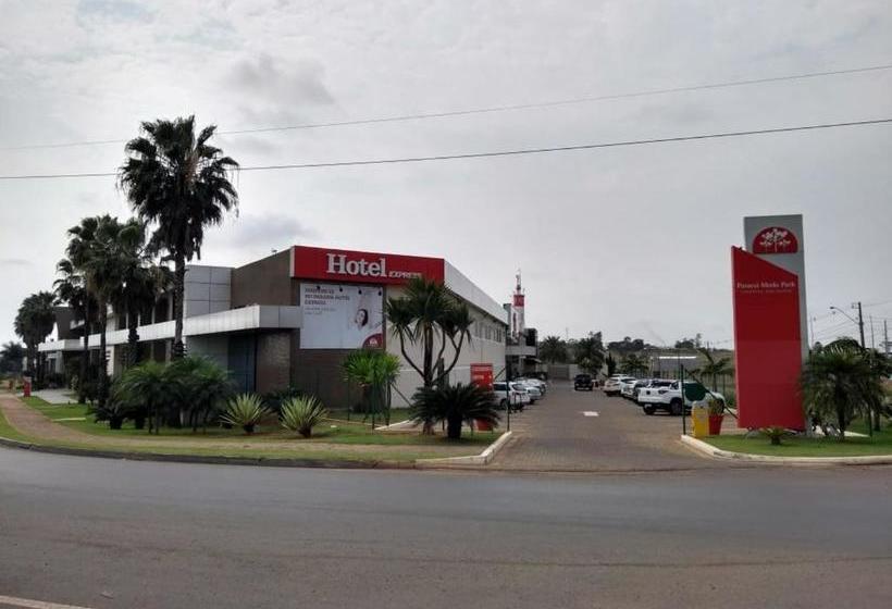 فندق Goldmen Business