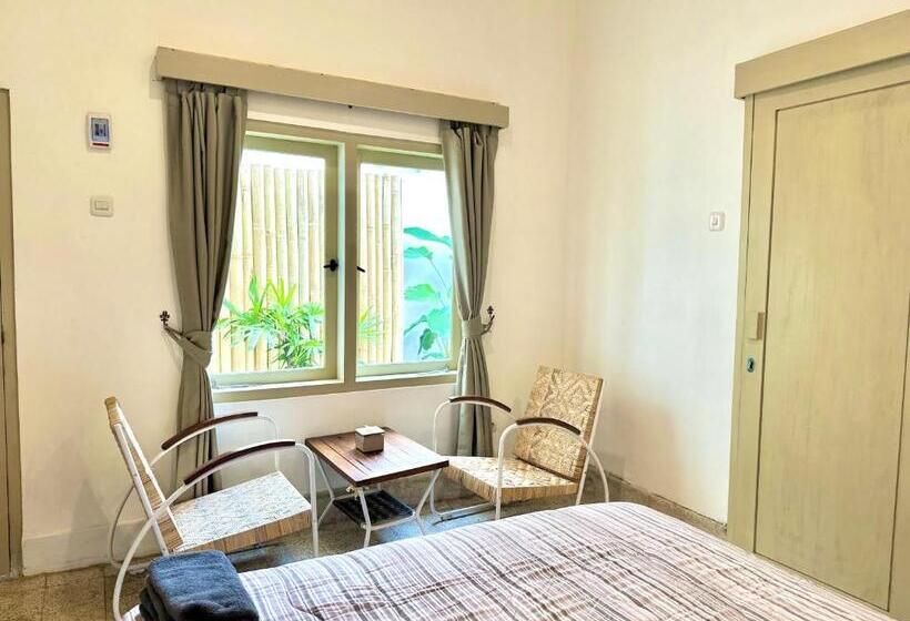 הוסטל Ijen Haus