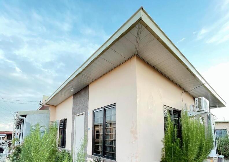 Общежитие Cozy 2 Bedroom Family House Near Clark & Angeles City