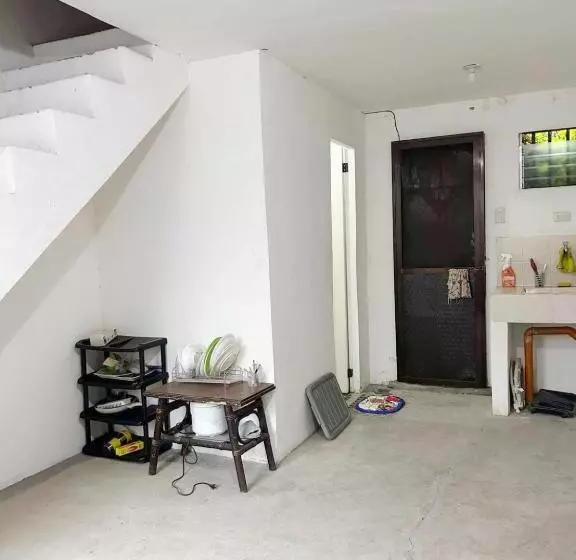 ユースホステル Cozy 2 Bedroom Family House Near Clark & Angeles City