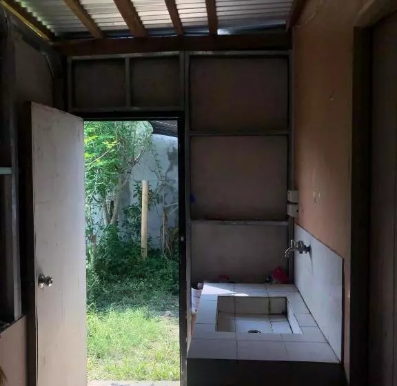 ユースホステル Cozy 2 Bedroom Family House Near Clark & Angeles City