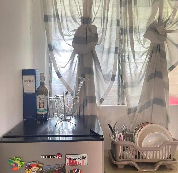 Общежитие Cozy 2 Bedroom Family House Near Clark & Angeles City