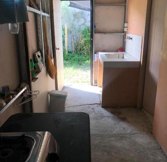 Общежитие Cozy 2 Bedroom Family House Near Clark & Angeles City