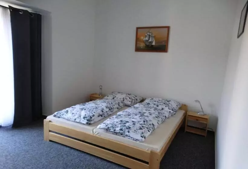 ホテル Ubytování Na Tvrzi